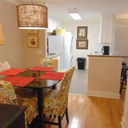 W2 Ocean Walk Resort Upstairs 2 Bed King And Two Twins Next To Back Pool St. Simons Island Exterior photo
