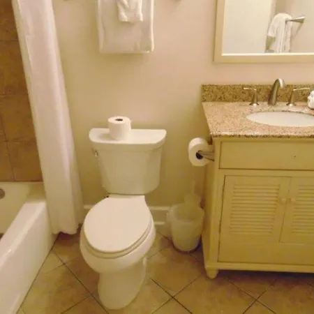 W2 Ocean Walk Resort Upstairs 2 Bed King And Two Twins Next To Back Pool St. Simons Island Exterior photo