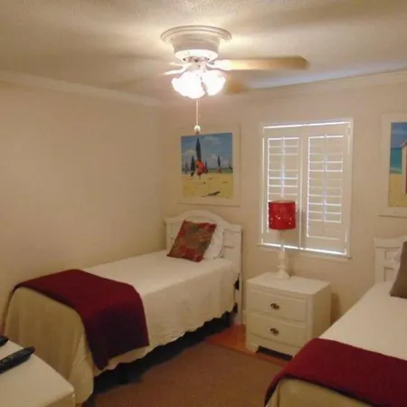 W2 Ocean Walk Resort Upstairs 2 Bed King And Two Twins Next To Back Pool St. Simons Island Exterior photo